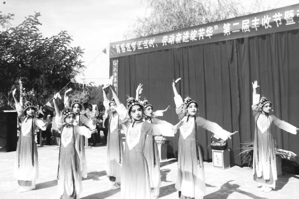 靠谱配 朝阳县古山子镇九年一贯制学校 举办第二届丰收节